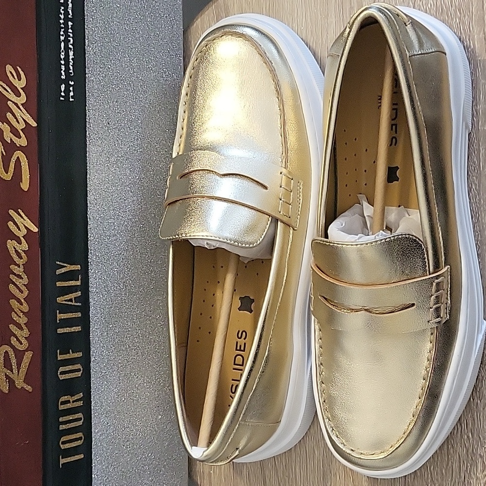 Women's Shoes - Picture 3 of 3